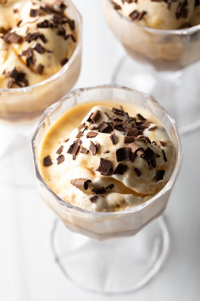 Affogato with Kahlua and chocolate shavings in a dessert glass.