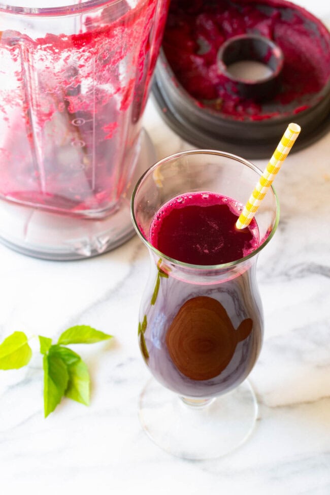 4 Ingredient Basil Beet Juice Recipe (Blender Juice) on ASpicyPerspective.com #juice