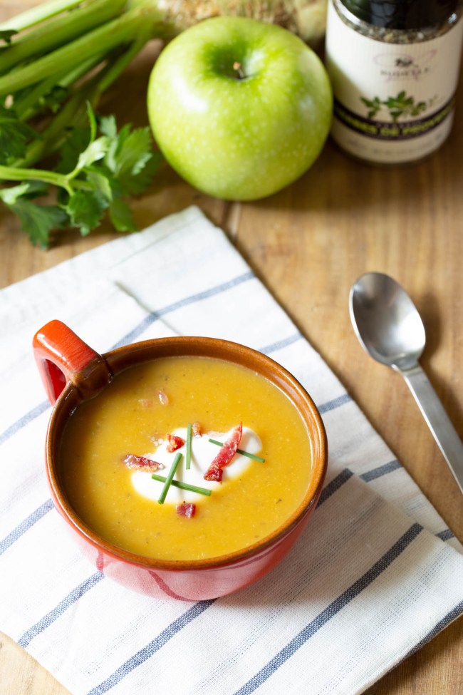 Slow Cooker Healthy Butternut Squash Soup Recipe #soup