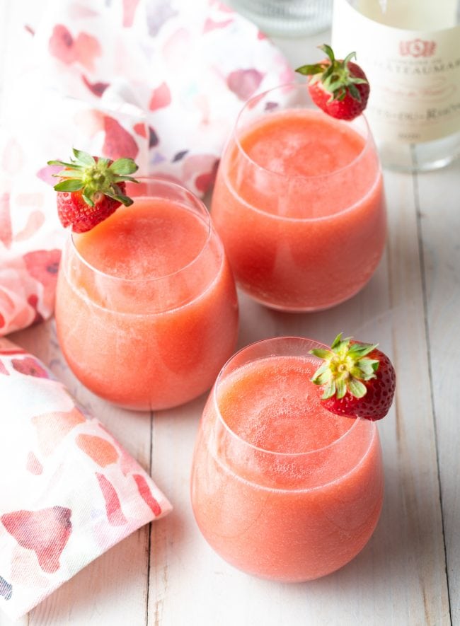 Frose - 3 glasses of frozen rose with strawberries