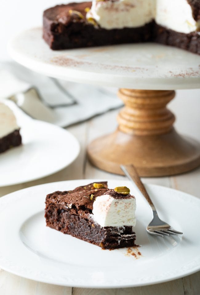 flourless chocolate brownie cake close up of slice