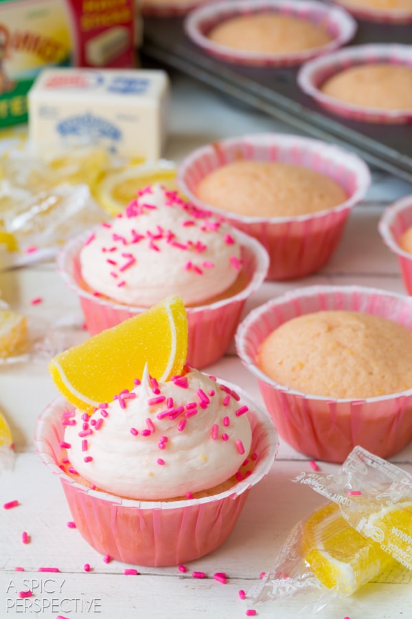 Pretty Pink Lemonade Cupcakes! #lemon #lemonade #cupcakes #pink #kitchenconvo