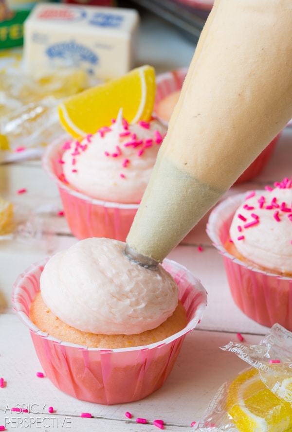 How To: Pink Lemonade Cupcakes! #lemon #lemonade #cupcakes #pink #kitchenconvo