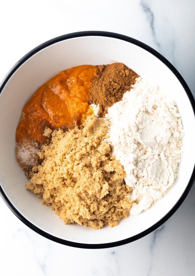 pumpkin cupcakes ingredients in bowl