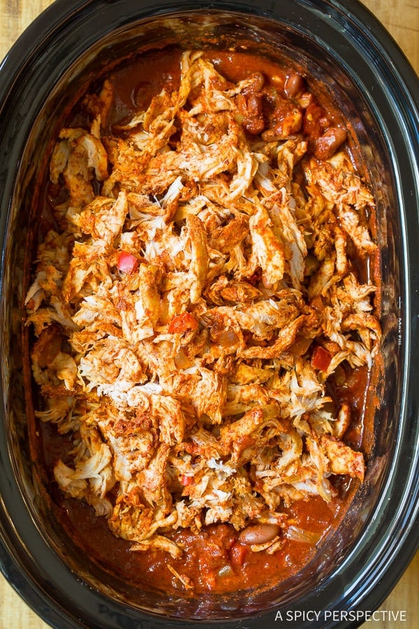 I love this Healthy Slow Cooker Roasted Red Pepper Chicken Chili Recipe (Gluten Free & Dairy Free) | ASpicyPerpective.com