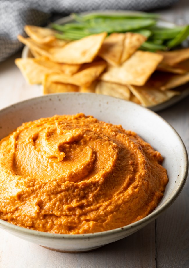 Healthy Roasted Red Pepper Hummus 