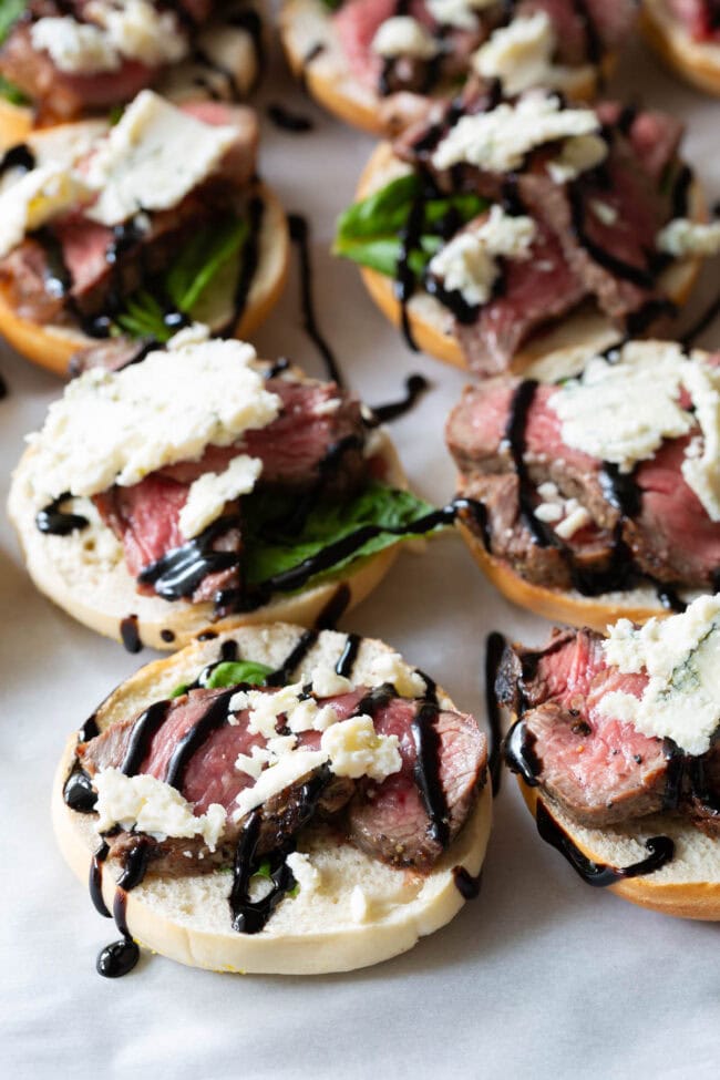 The Best 5-Ingredient Bagel Bites with steak and blue cheese